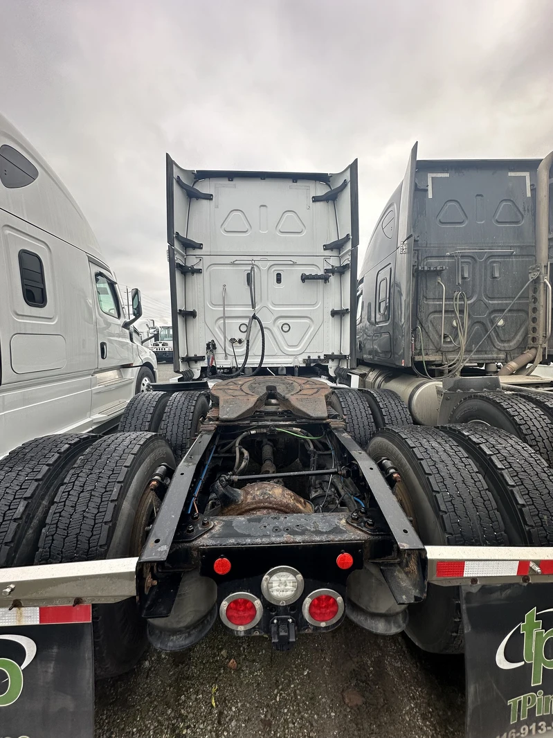 FREIGHTLINER CASCADIA 2021