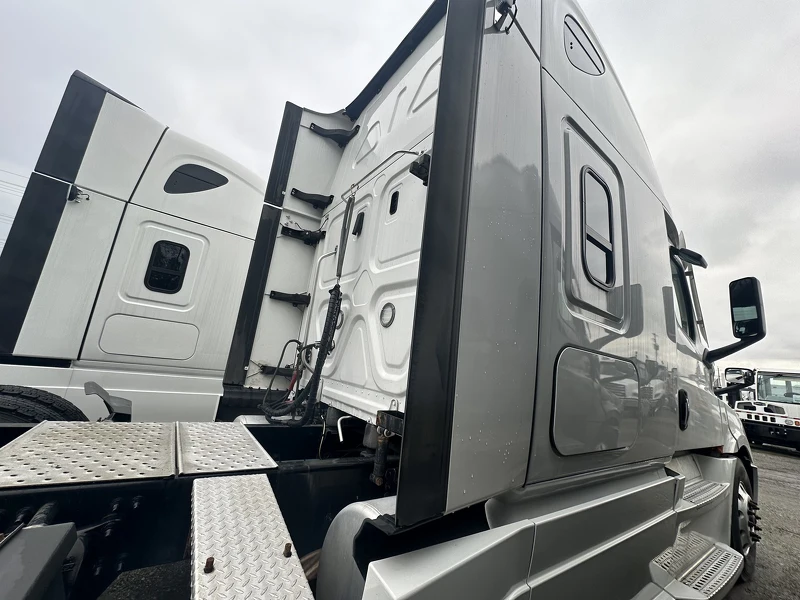 FREIGHTLINER CASCADIA 2021