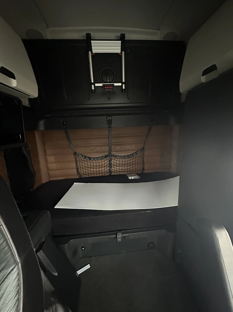 FREIGHTLINER CASCADIA 2021