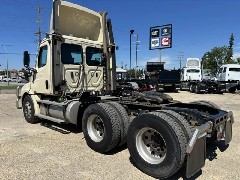 FREIGHTLINER CASCADIA 2024