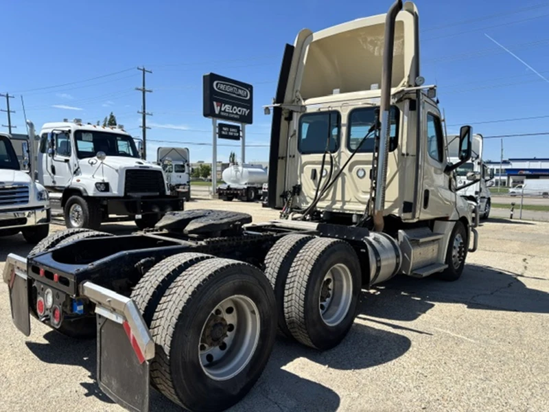 FREIGHTLINER CASCADIA 2024