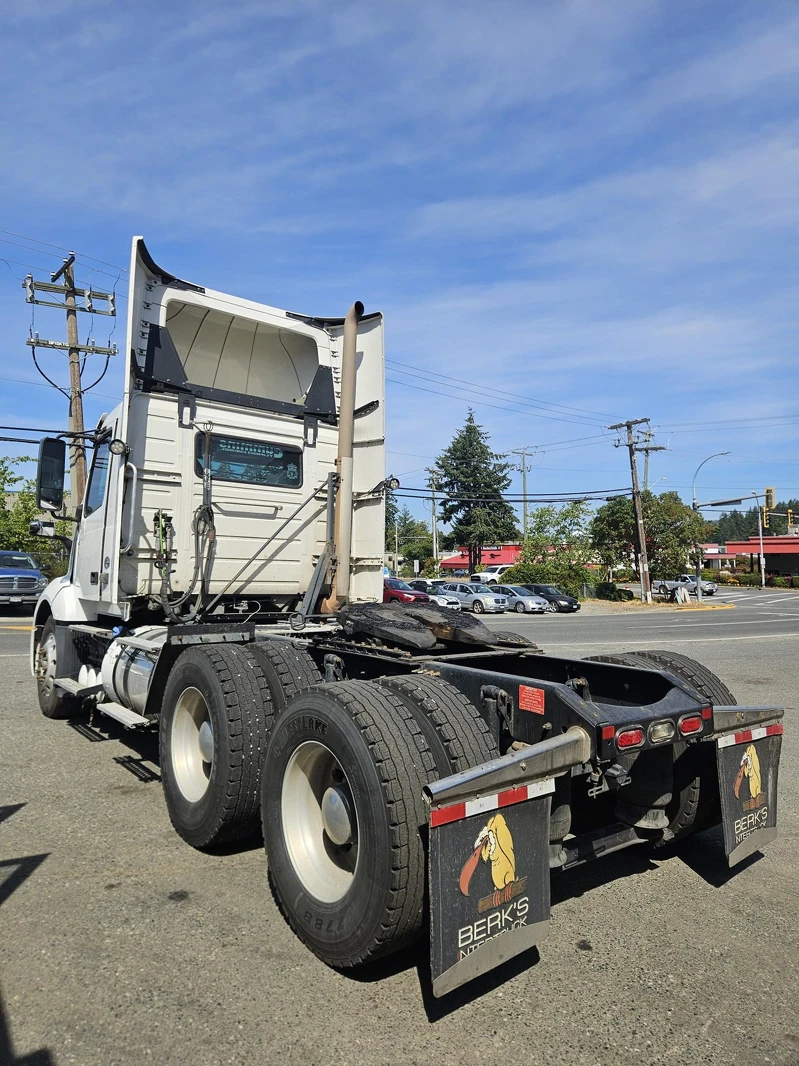 VOLVO VNL 300 2019