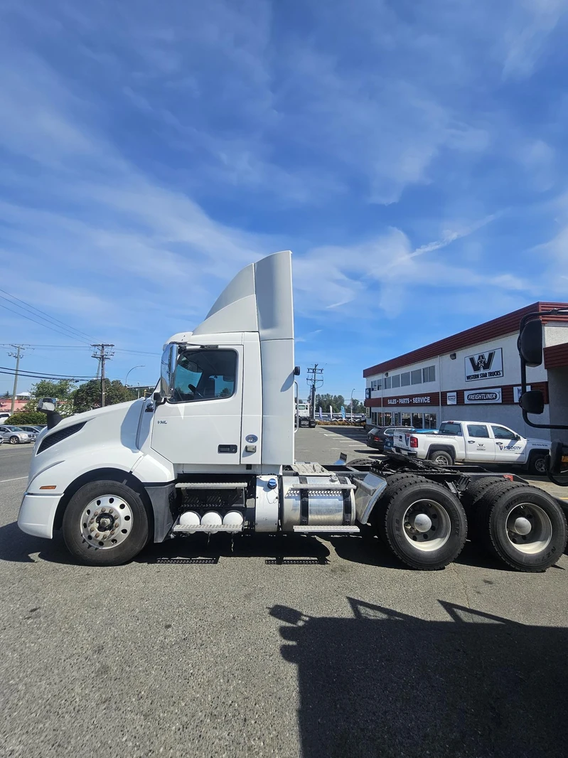 VOLVO VNL 300 2019
