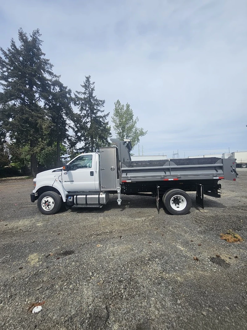 FORD F650 2023