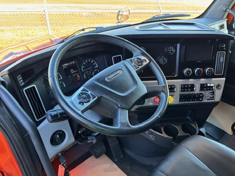 FREIGHTLINER CASCADIA 126 SLEEPER 2025