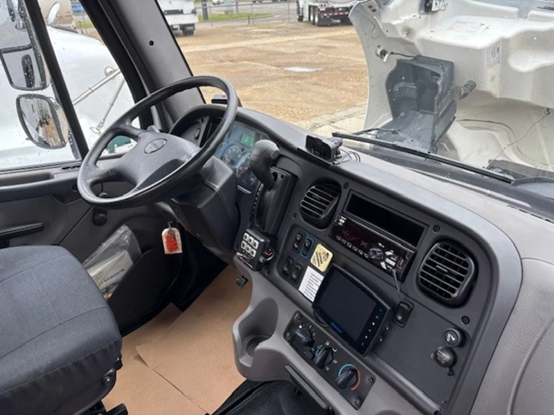FREIGHTLINER M2 106 2019